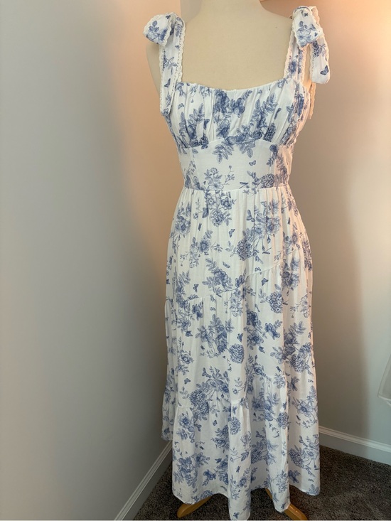 Francesca's Collections Dresses & Skirts - Francesca’s Floral Tie-Shoulder Maxi Dress